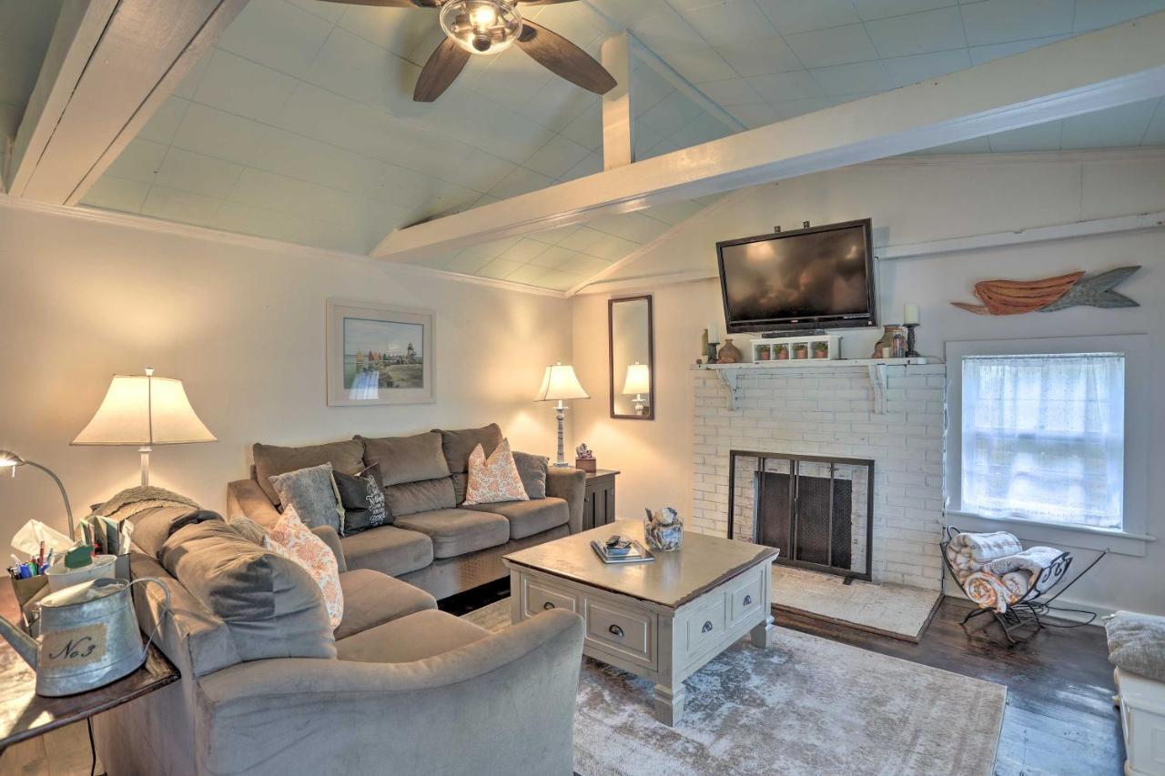 Coastal, Walkable Home In Historic Southport! Ngoại thất bức ảnh
